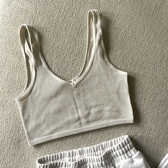 Crop top - Picture 1 of 3